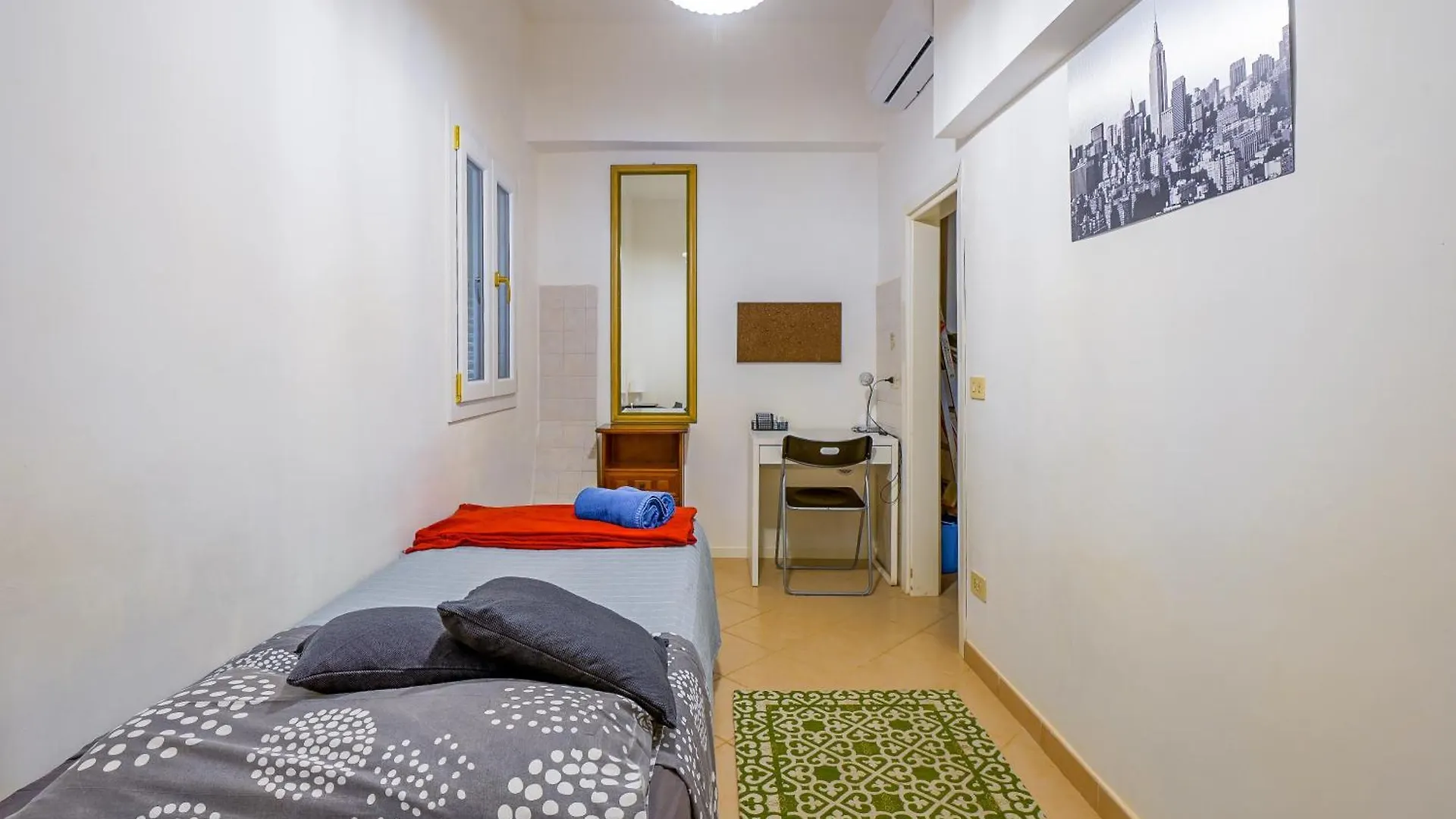 Irina Florence House 0*,